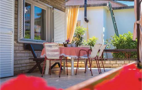 Three-Bedroom Holiday Home In Vodice