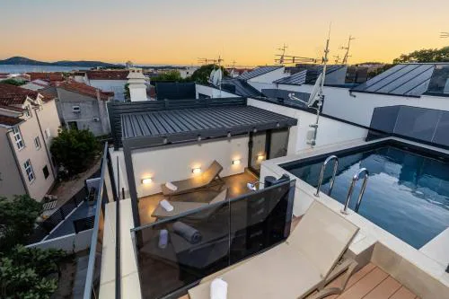 Villa Tria Quercus with Rooftop Pool