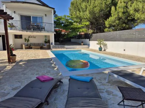 Villa R&B heated pool