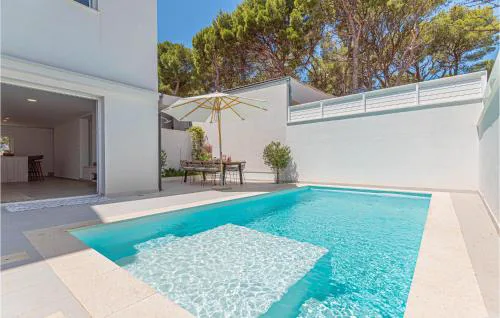 Amazing Home In Zablace