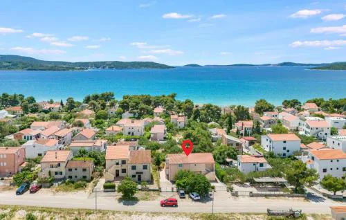 Cozy Apartment In Zaton With Wifi