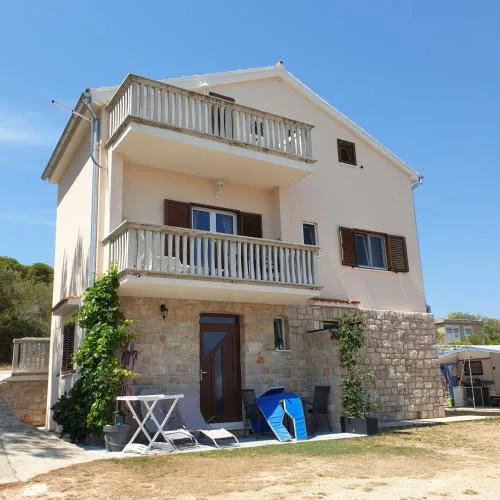 Marija- ground floor studio next to the beach
