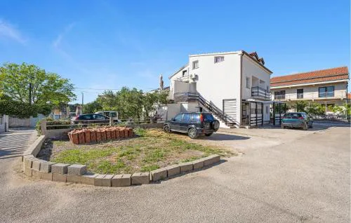 One Bedroom Cozy Apartment In Betina