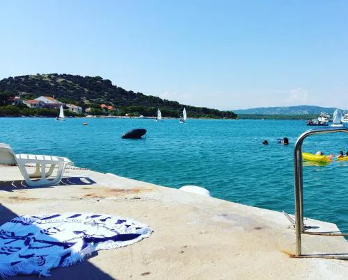Room for 2 by the sea