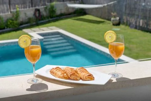 Luxury Apartment with Private Heated Pool