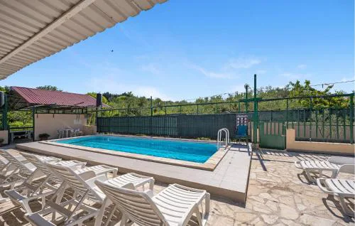 Beautiful Apartment In Dubravice