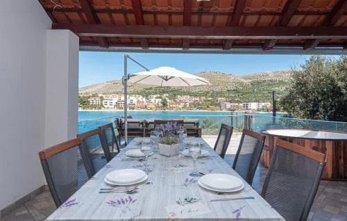 4 Bedroom Amazing Home In Grebastica