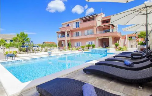 Lovely Apartment In Grebastica