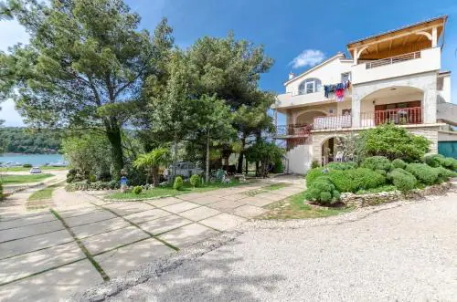 Apartments Davor