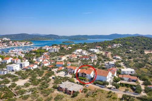 Apartments with parking space Jezera, Murter - 5133