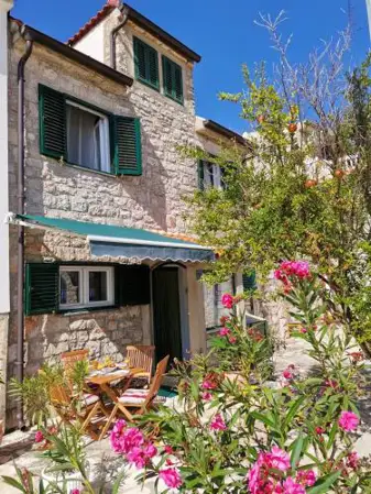 Charming Traditional Townhouse - Holiday Home Kata