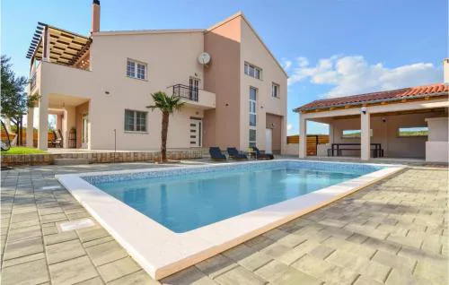 Amazing Apartment In Kasic With Wifi