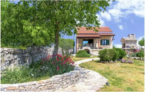 2 Bedroom Stunning Home In Konjevrate