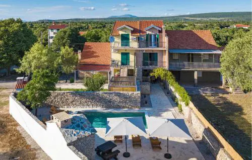 Cozy Home In Mirlovic Zagora