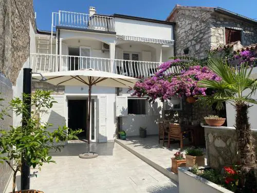 A Cozy Home In the Heart of Old Murter, Croatia
