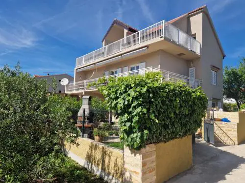 Apartmaji Mia, otok Murter
