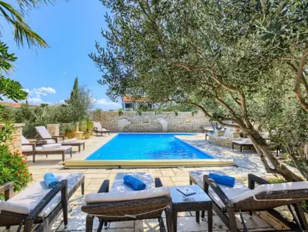Apartment in Murter near Beach and Pool
