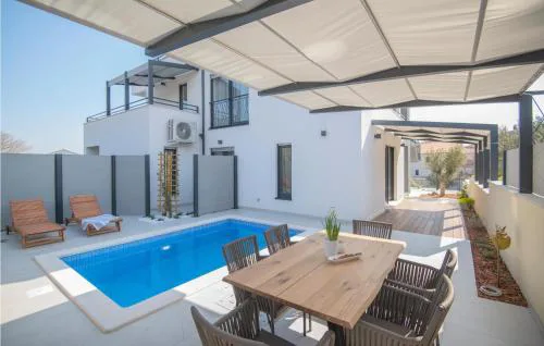 Lovely Apartment In Murter With Wifi