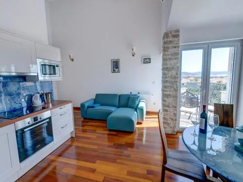 Luxurious Villa in Murter with Pool