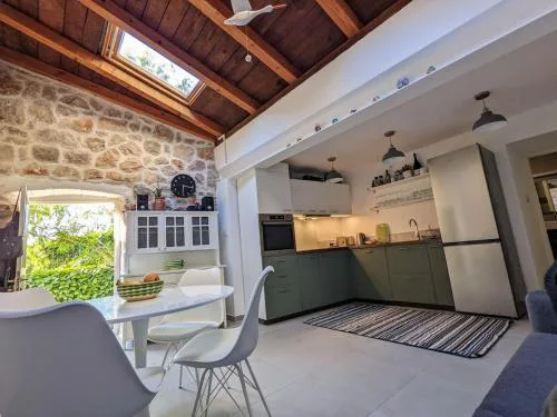 Stone House Bella