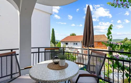 1 Bedroom Awesome Apartment In Pirovac