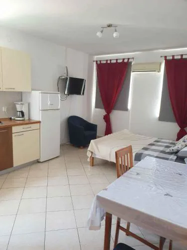 Apartments in Pirovac 34905