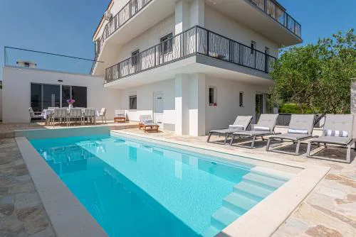 Apartments Villa Radelj