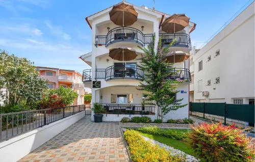 Cozy Apartment In Pirovac With Wifi