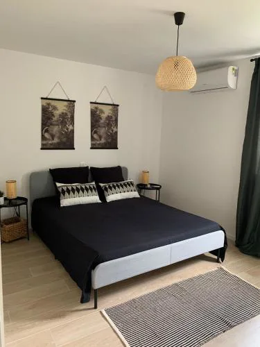 A cosy renovated one bedroom appartement with parking space and near the sea and the historical city center