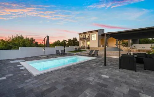 Beautiful Home In Primosten With Wifi
