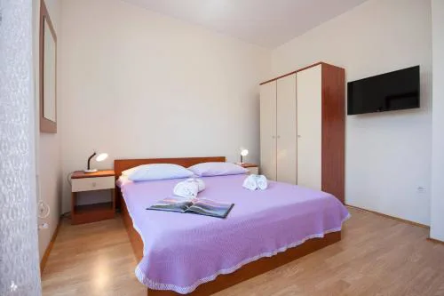 Family Apartments & Rooms Mikelin