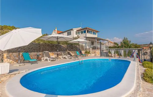 Four-Bedroom Holiday Home In Primosten