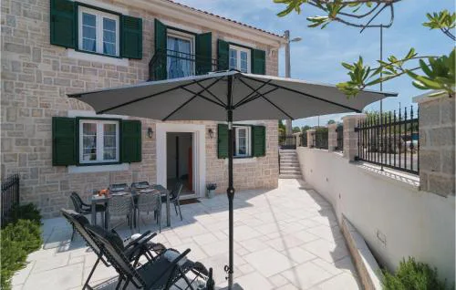 Stunning Home In Primosten With Kitchen