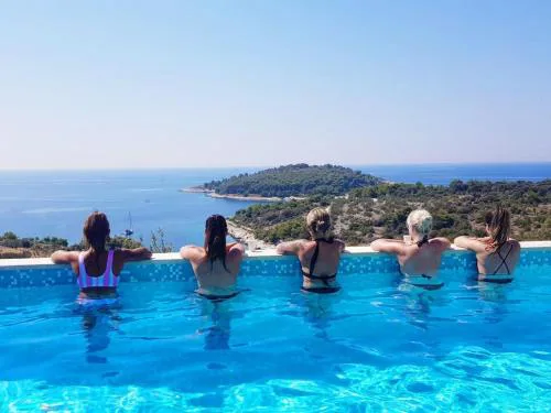 Amazing view with swimingpool House Panorama