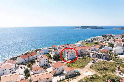 Apartments by the sea Rogoznica - 17129