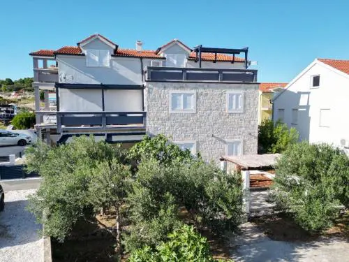 Apartments Leona