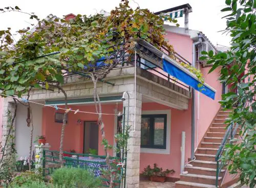Apartments with parking space Rogoznica - 15876