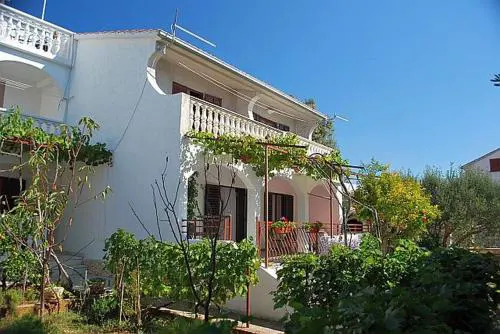 Apartments with parking space Rogoznica - 17907