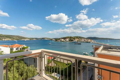 Flores Luxury Suites