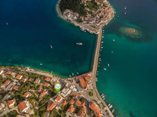 Flores Luxury Suites-Rogoznica
