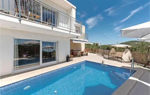 Six-Bedroom Holiday Home In Rogoznica