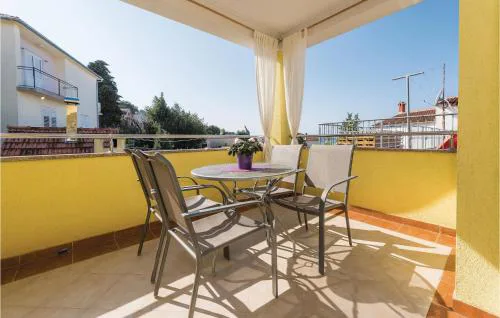 Two-Bedroom Apartment In Rogoznica