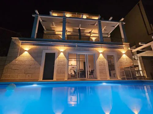 Villa LUX Apartments