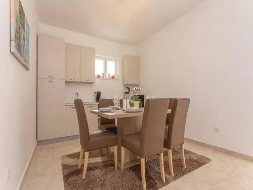 Apartment with swimming pool and 2 rooms