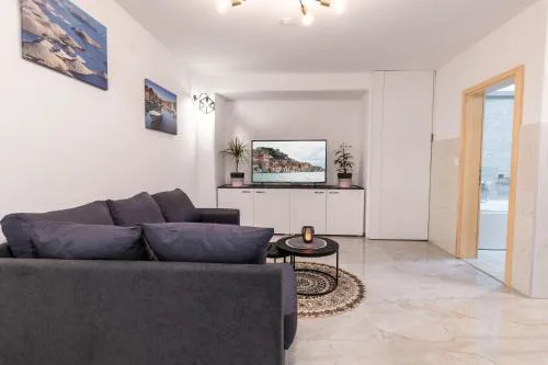 Apartments Bonis III