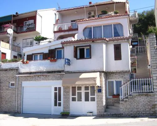 Apartments with parking spaces Sibenik - 20761