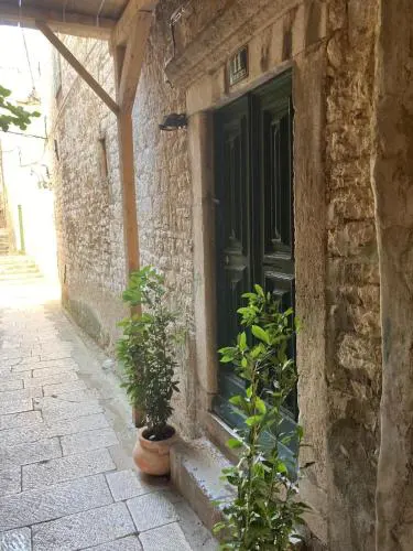 Apartments with WiFi Sibenik - 23803