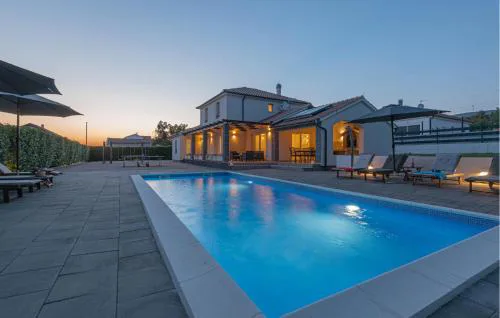 Awesome Home In Sibenik With Wifi