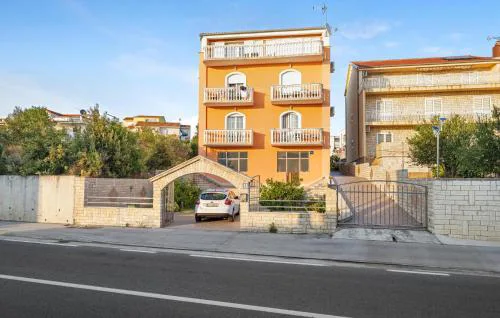 Cozy Apartment In Sibenik With Wifi