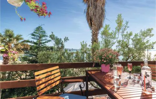 Cozy Home In Sibenik With Kitchen